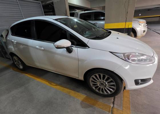FORD FIESTA 1.6 TITANIUM HATCH 16V FLEX 4P POWERSHIFT FORD FIESTA 1.6 TITANIUM HATCH 16V FLEX 4P POWERSHIFT